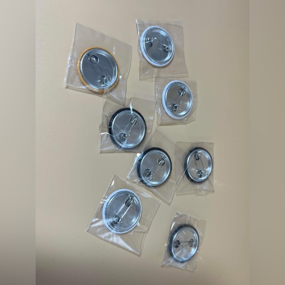 BLM Pins 1 inch Pinback Button Badges Pins New - Picture 2 of 3